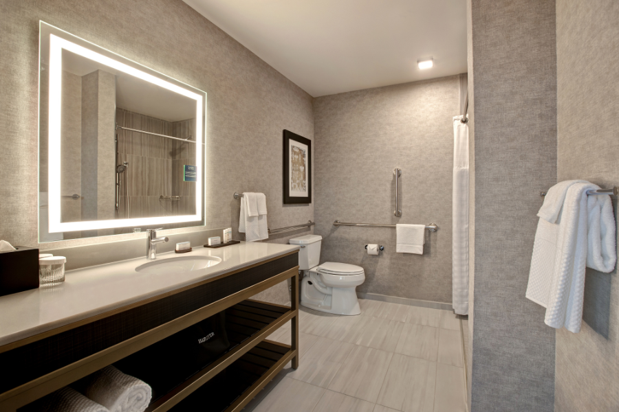 Double Queen Two-Room Suite Mobility Access Bathtub