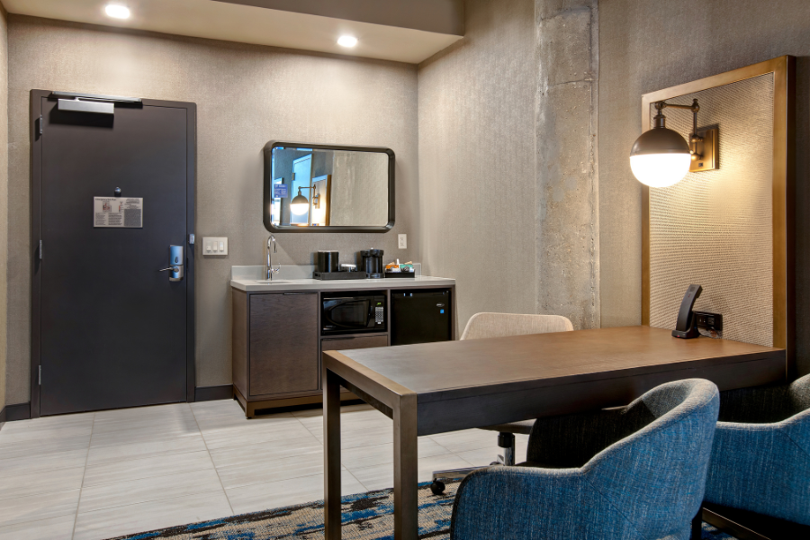 Double Queen Two-Room Suite Mobility Access Bathtub